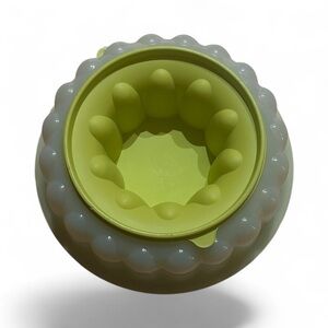 Tupperware Jello mold. Like new